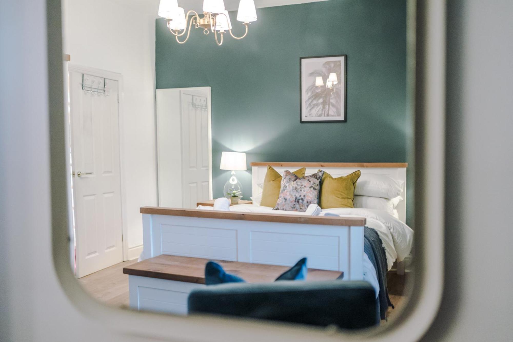 Holiday home Amazing 5br House Centre By Purestay Sleeps12