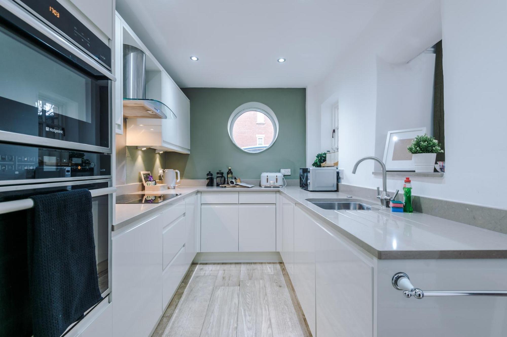 Holiday home Amazing 5br House Centre By Purestay Sleeps12 *