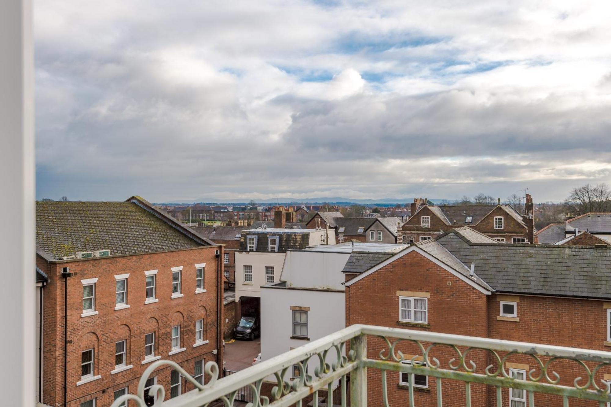 Amazing 5br House Centre By Purestay Sleeps12 *
