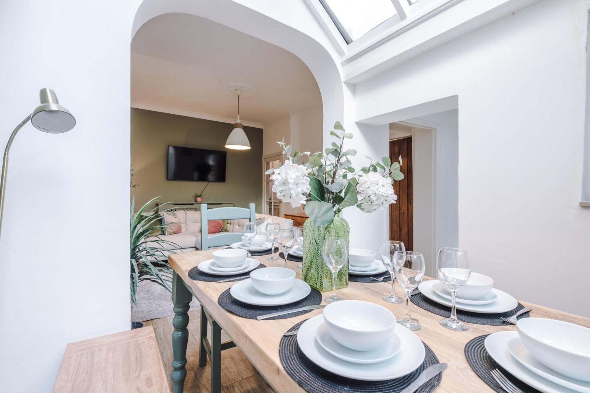 Holiday home Amazing 5br House Centre By Purestay Sleeps12 Chester