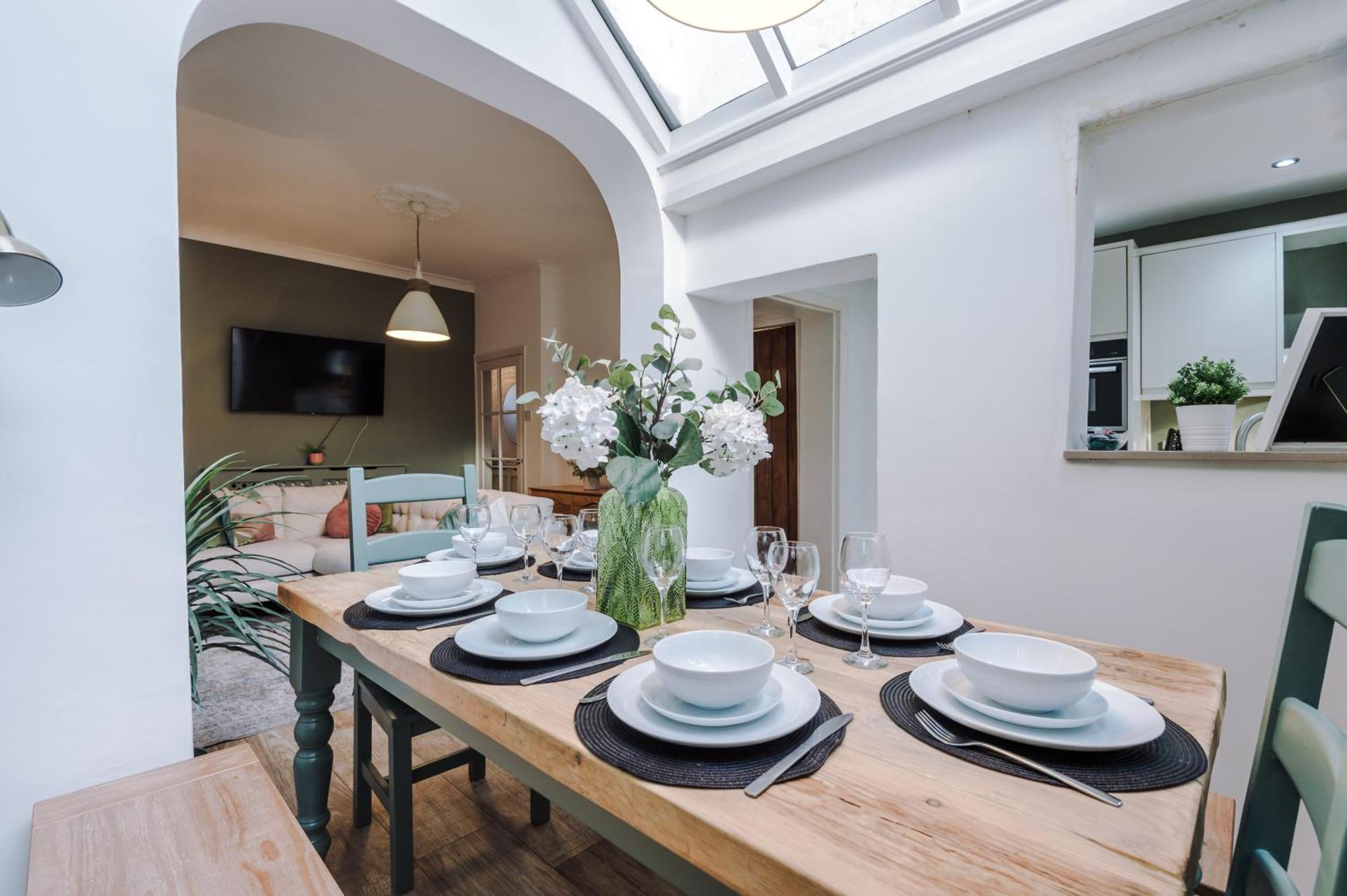 Holiday home Amazing 5br House Centre By Purestay Sleeps12 Chester