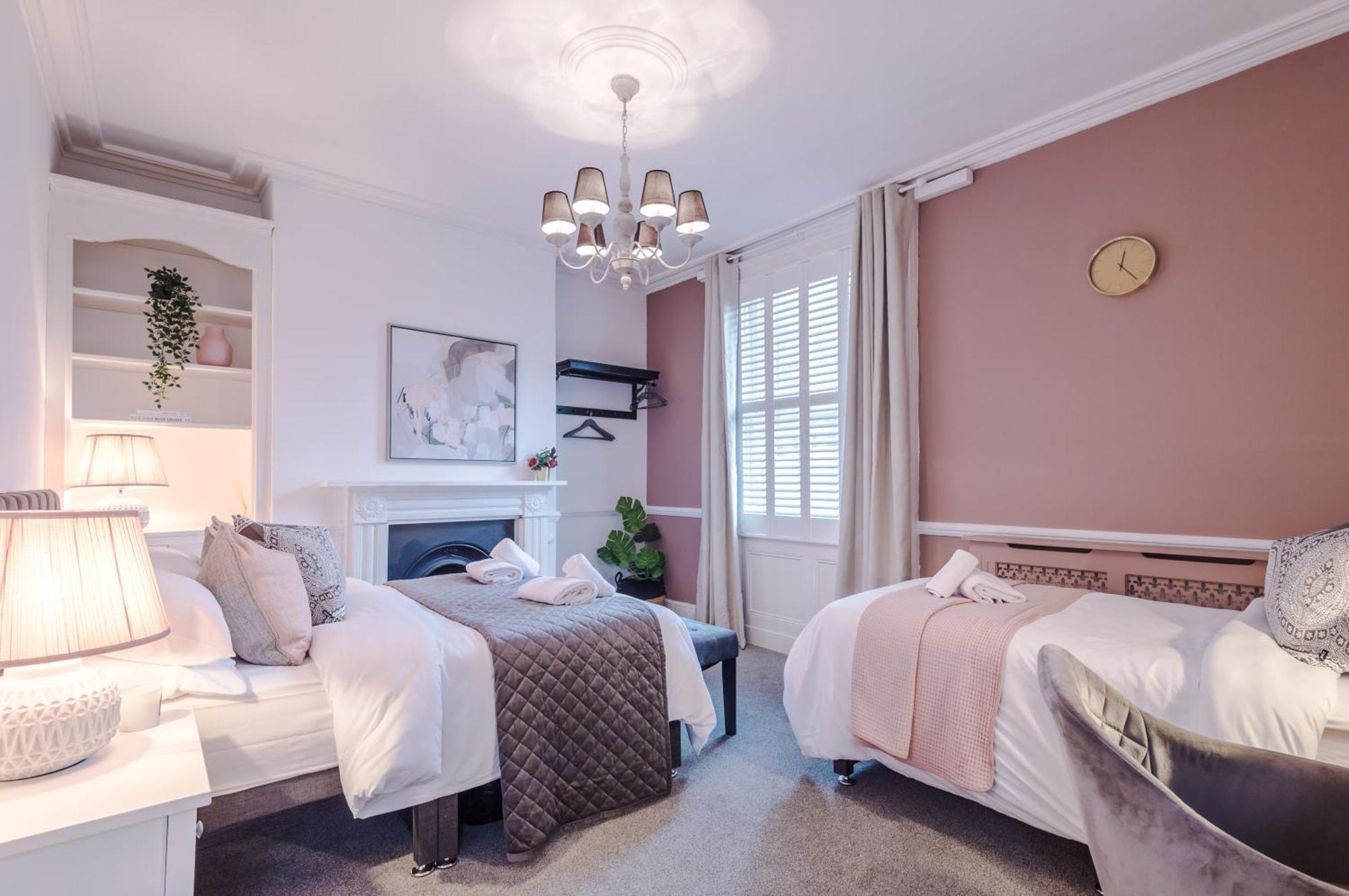 Holiday home Amazing 5br House Centre By Purestay Sleeps12 *