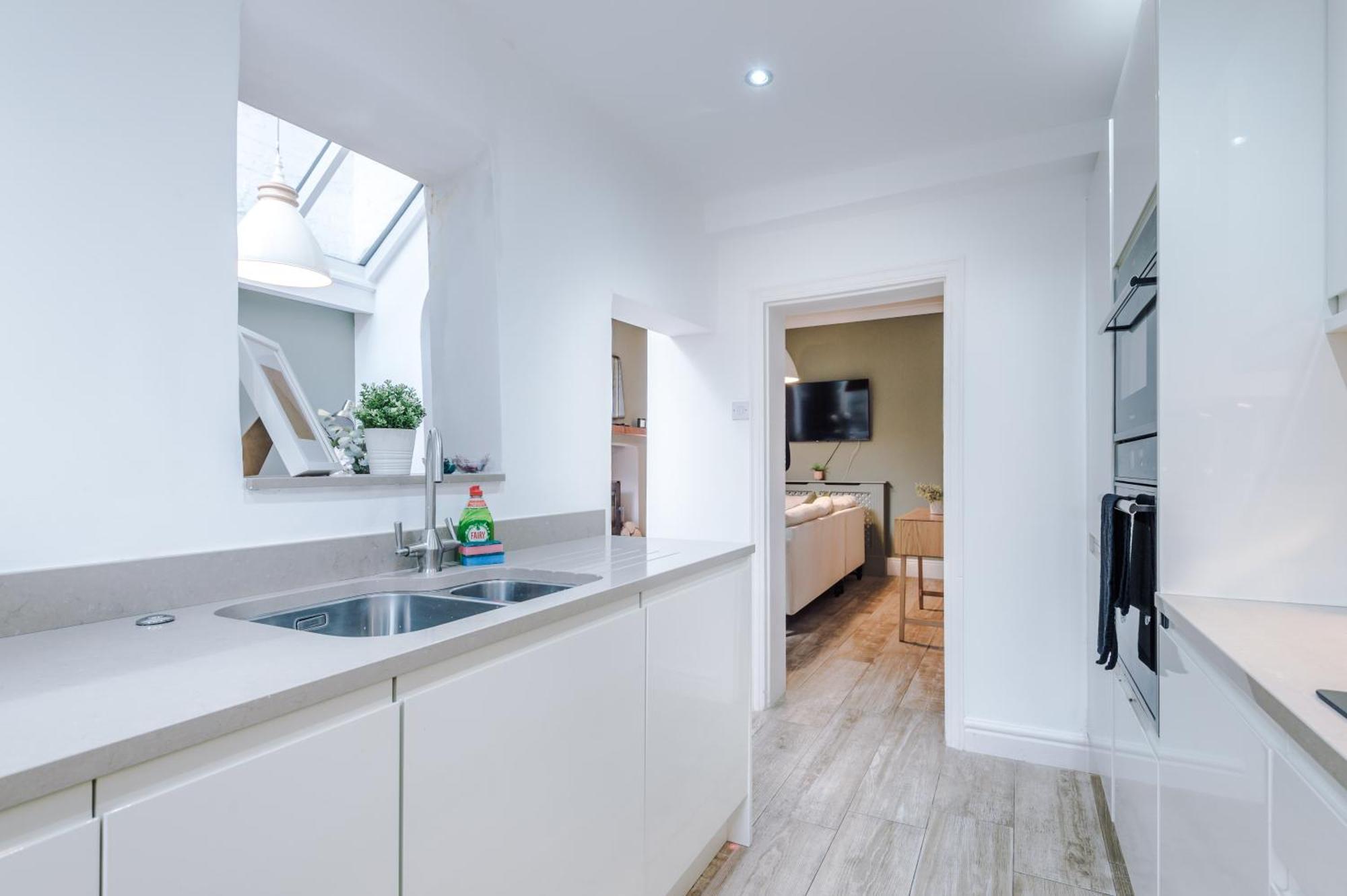 Holiday home Amazing 5br House Centre By Purestay Sleeps12