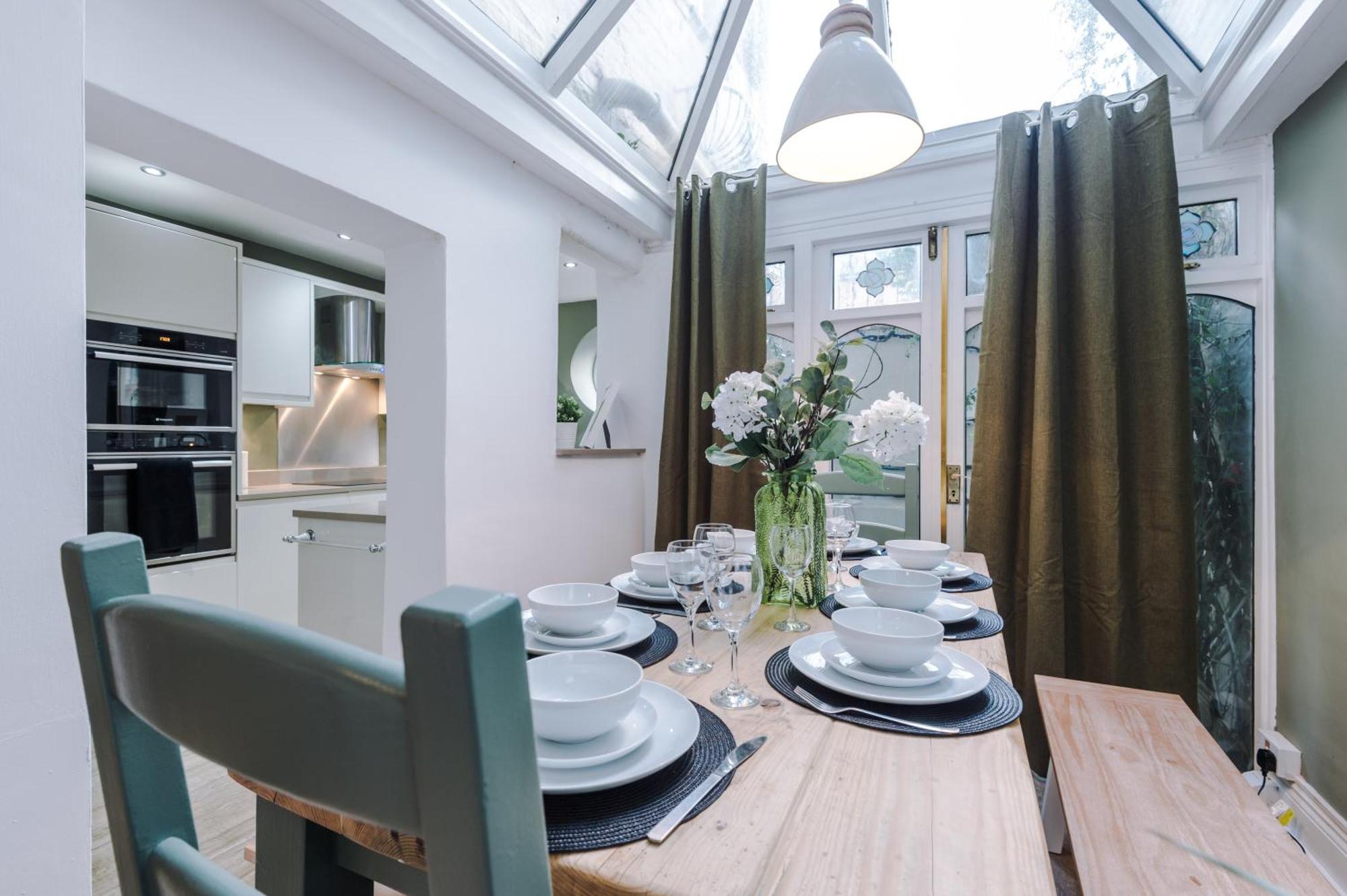 Amazing 5br House Centre By Purestay Sleeps12