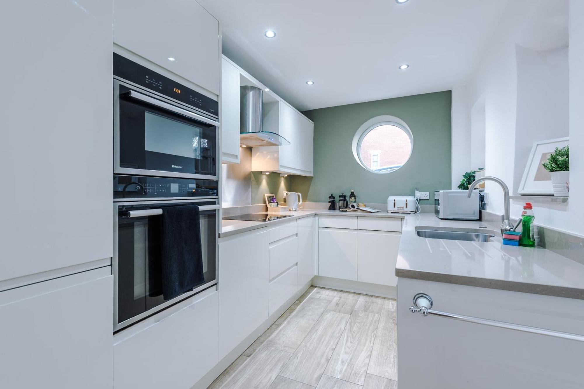 Amazing 5br House Centre By Purestay Sleeps12 *