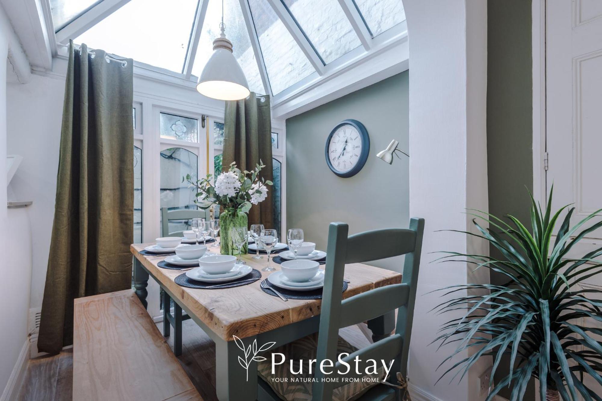 Holiday home Amazing 5br House Centre By Purestay Sleeps12 Chester